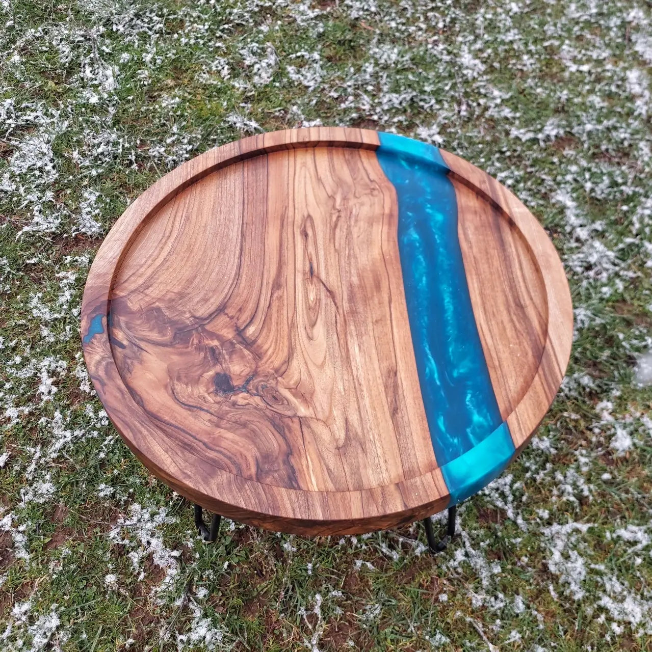 Холна маса - европейски орех и епоксидна смола