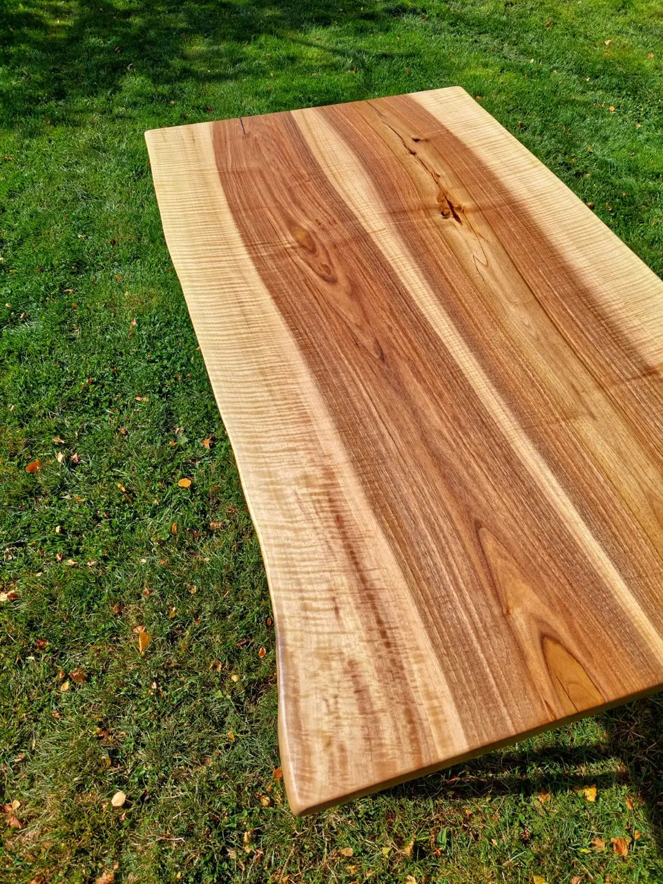 Трапезна маса - европейски орех