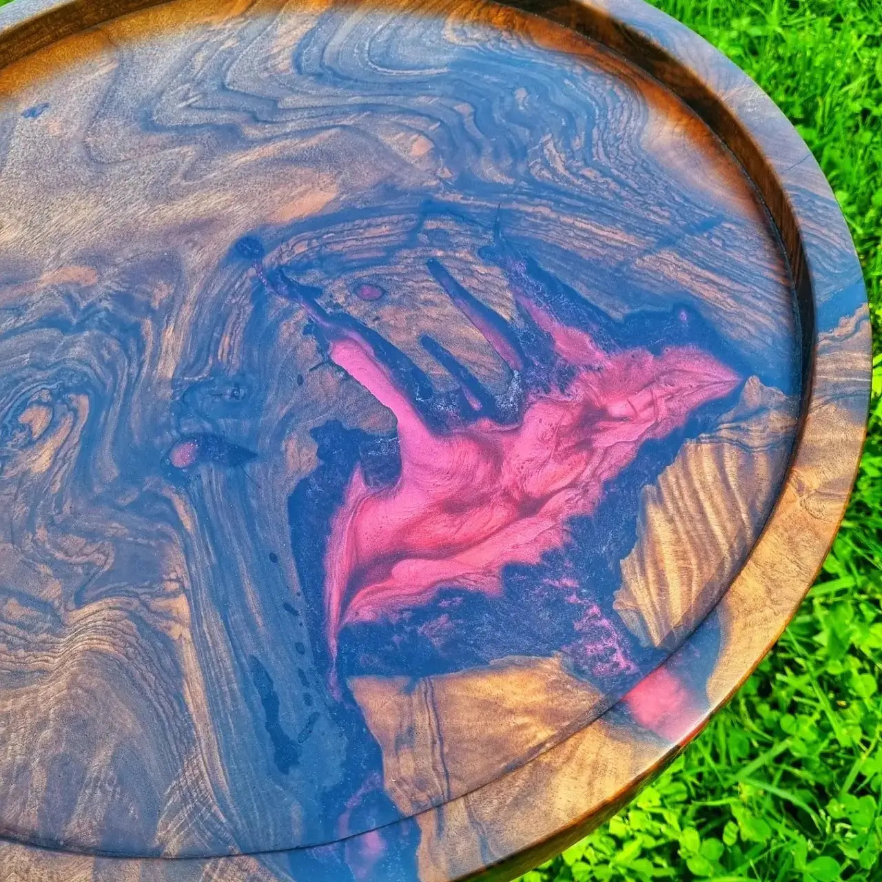 Couchtisch - Europäischer Nussbaum und Harz